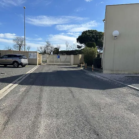 3 Personnes Cap D'agde Ct180-199